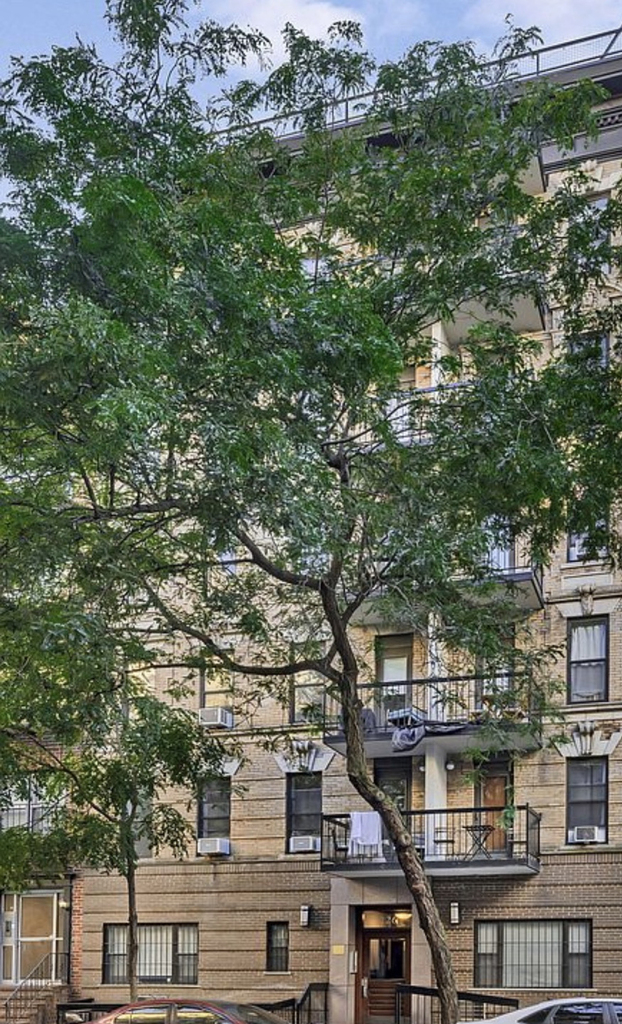 226 East 25th Street - Photo 6