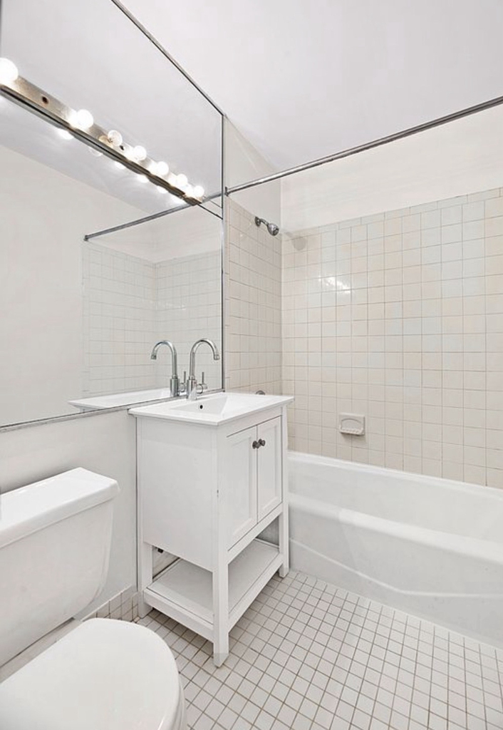 226 East 25th Street - Photo 5