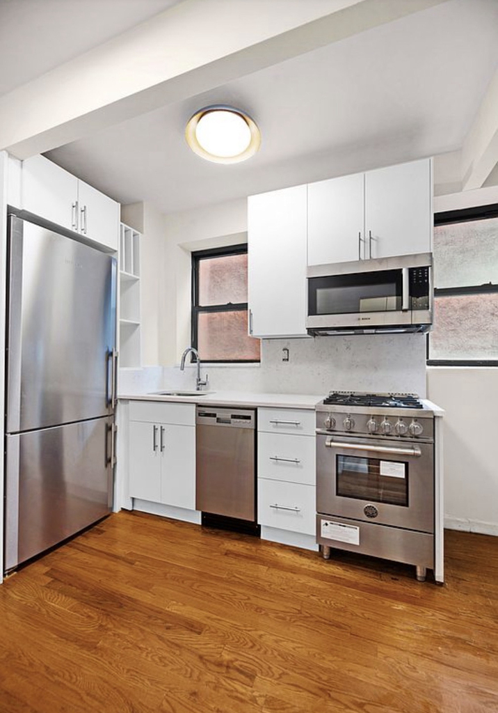 226 East 25th Street - Photo 1
