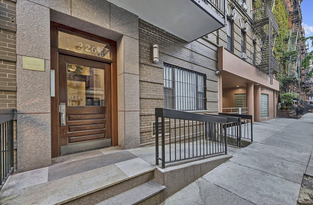 226 East 25th Street - Photo 7