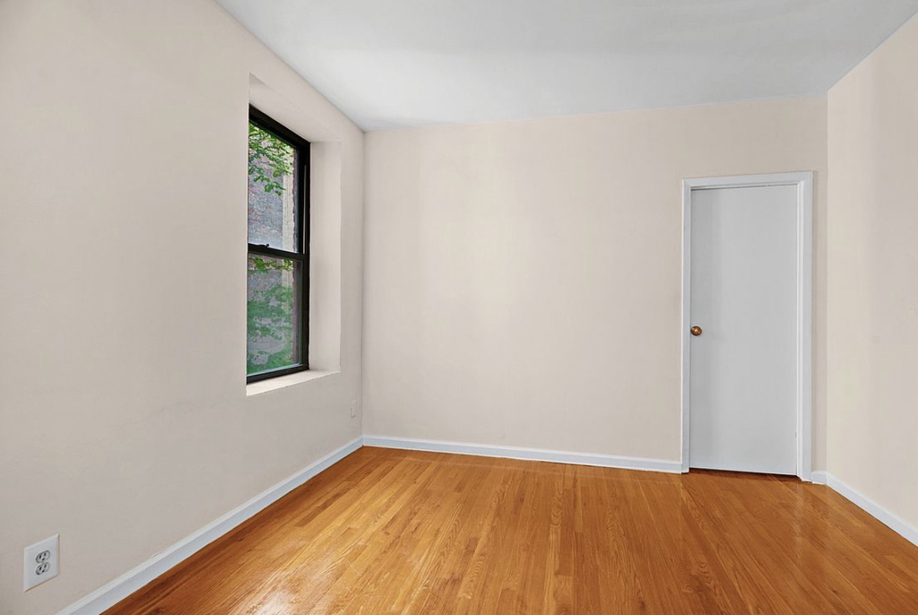 226 East 25th Street - Photo 3