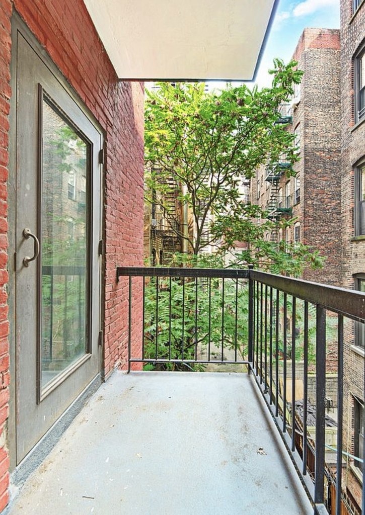 226 East 25th Street - Photo 4