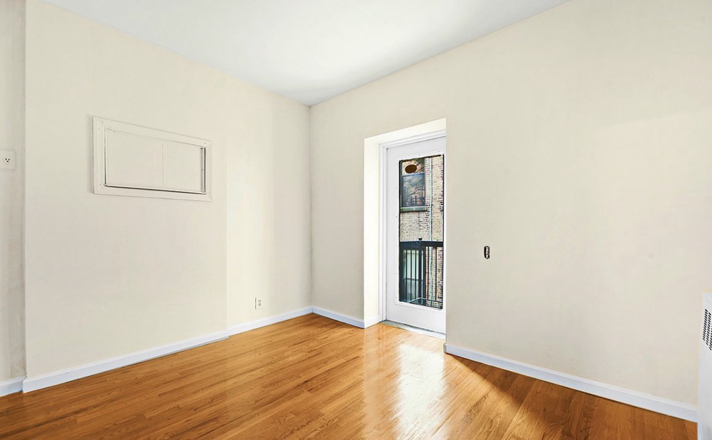 226 East 25th Street - Photo 2