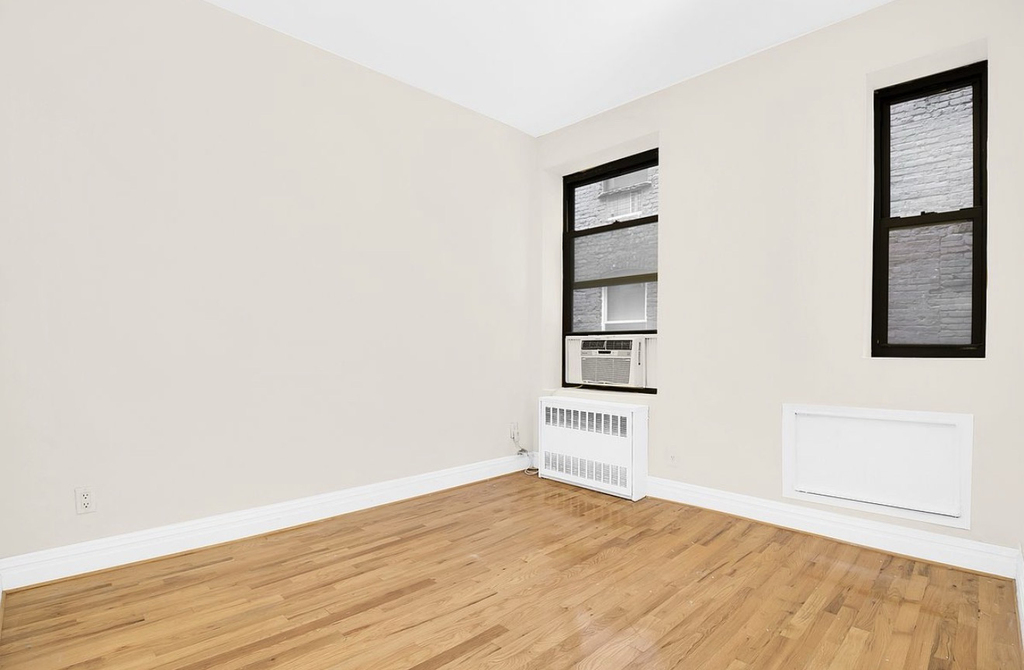 226 East 25th Street - Photo 2