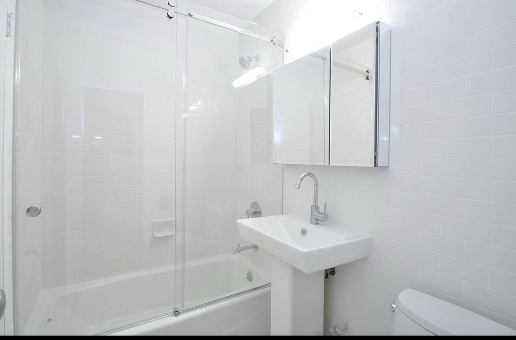 226 East 25th Street - Photo 4
