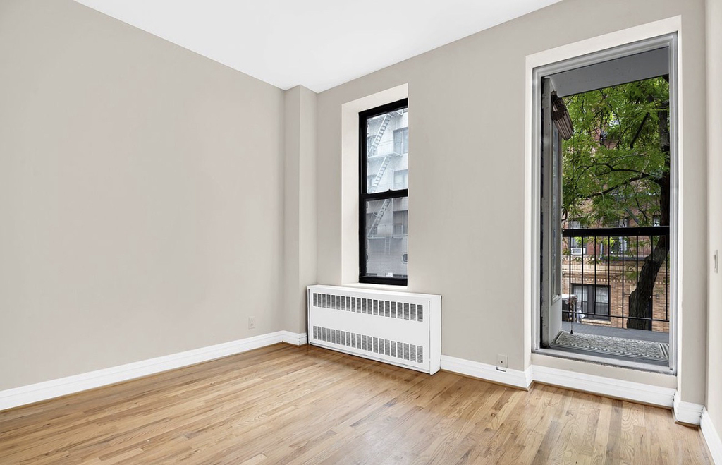 226 East 25th Street - Photo 1