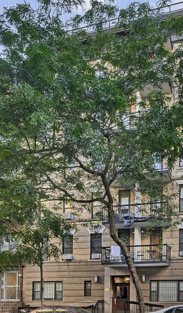 226 East 25th Street - Photo 5