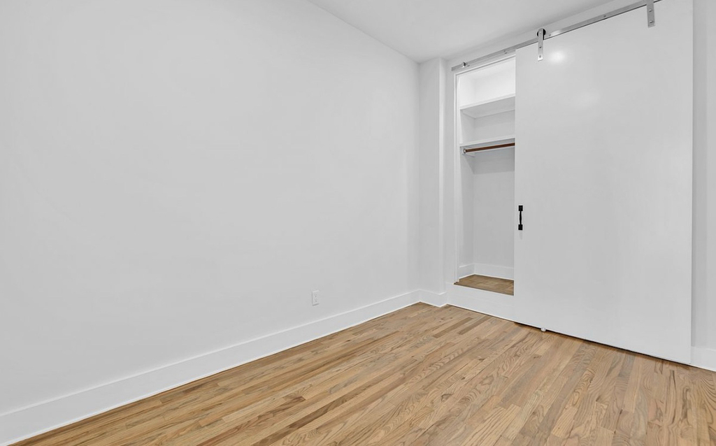 124 East 27th Street - Photo 4