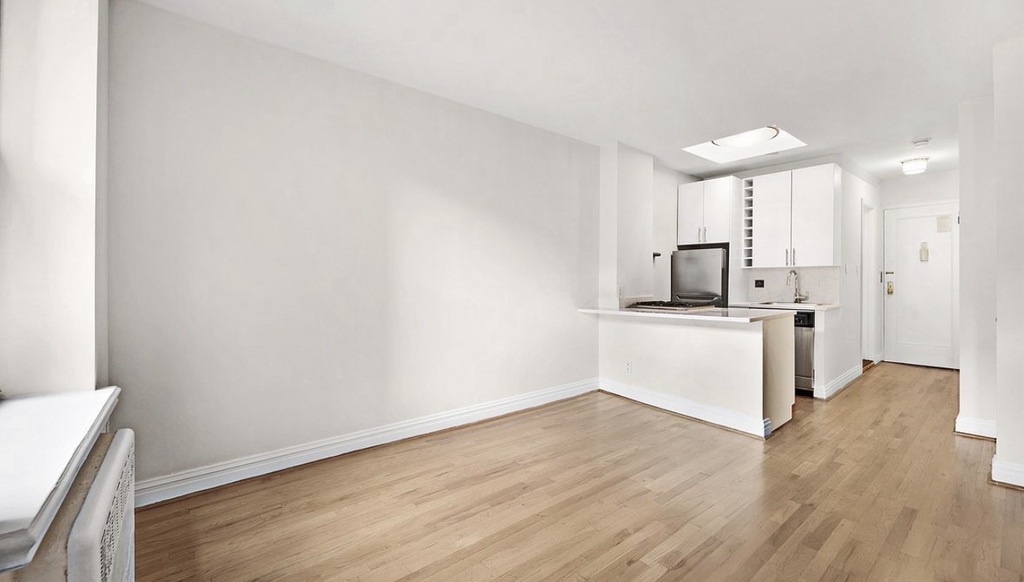 122 East 27th Street - Photo 0