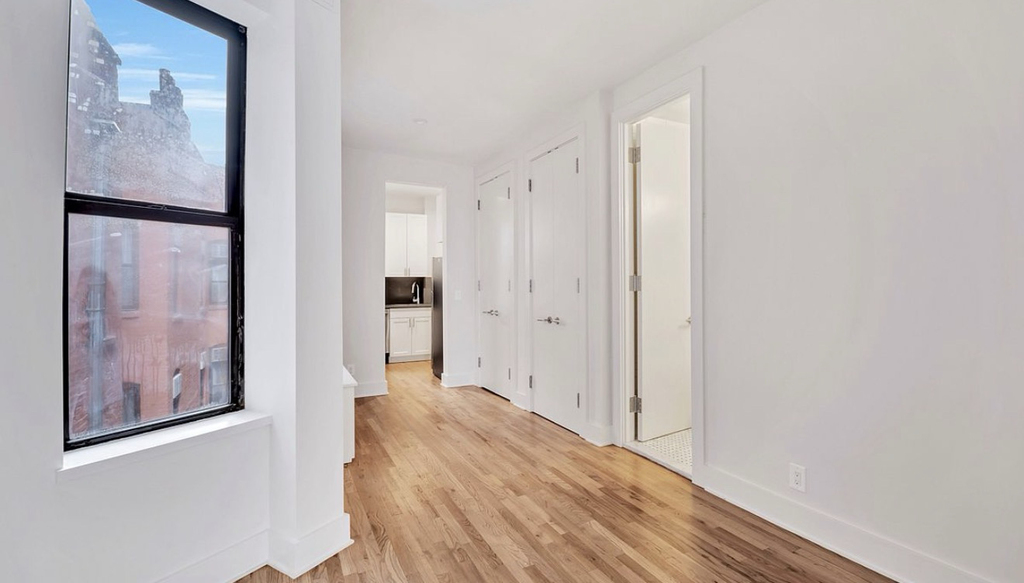 358 West 45th Street - Photo 3