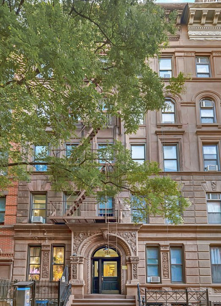 358 West 45th Street - Photo 7