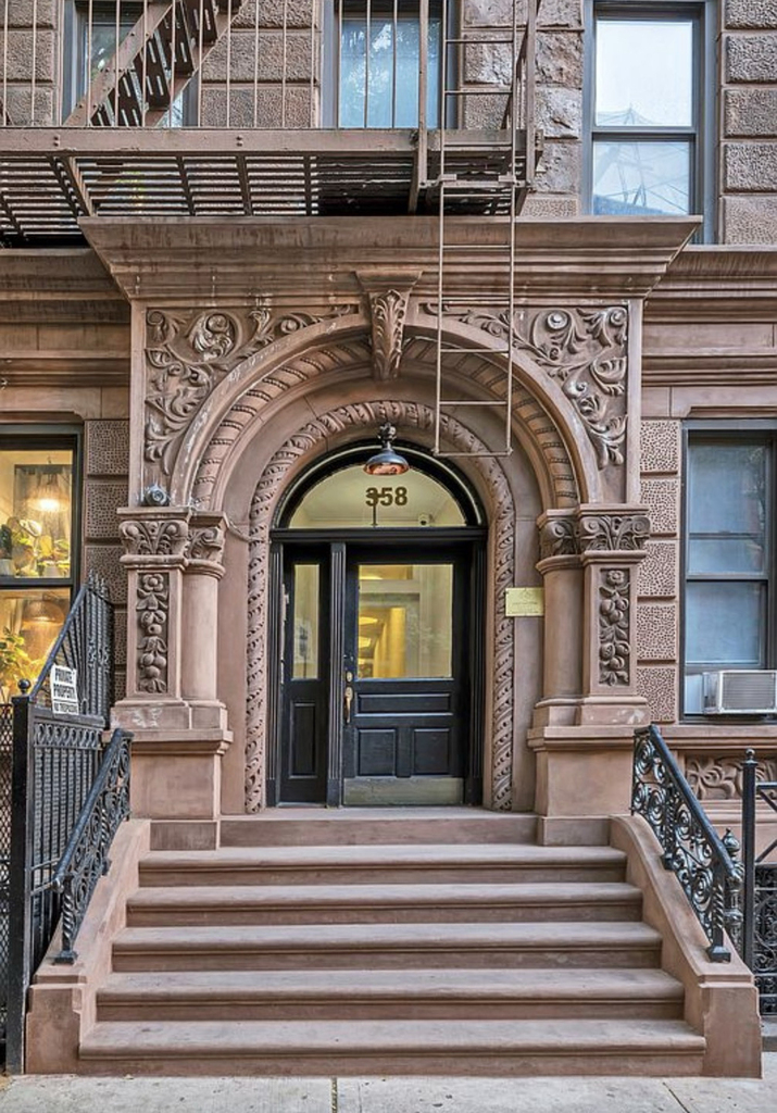 358 West 45th Street - Photo 6