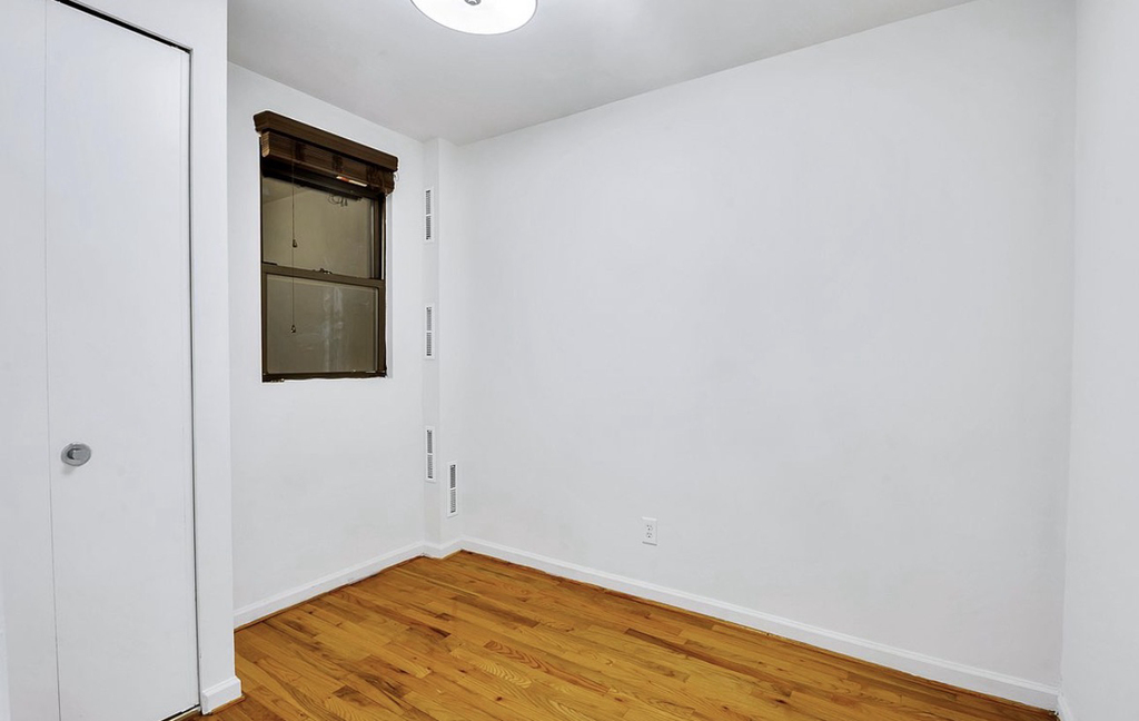 426 West 49th Street - Photo 3
