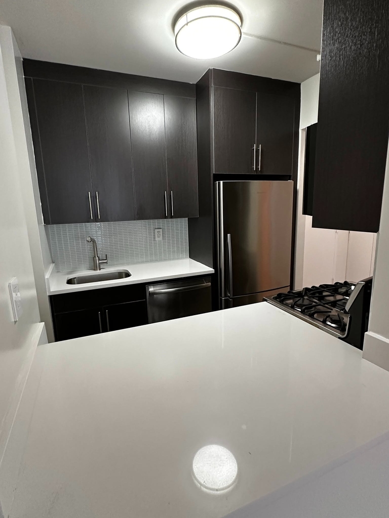 West 53rd Street - Photo 6
