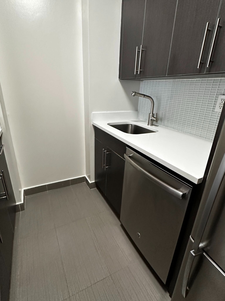 West 53rd Street - Photo 8