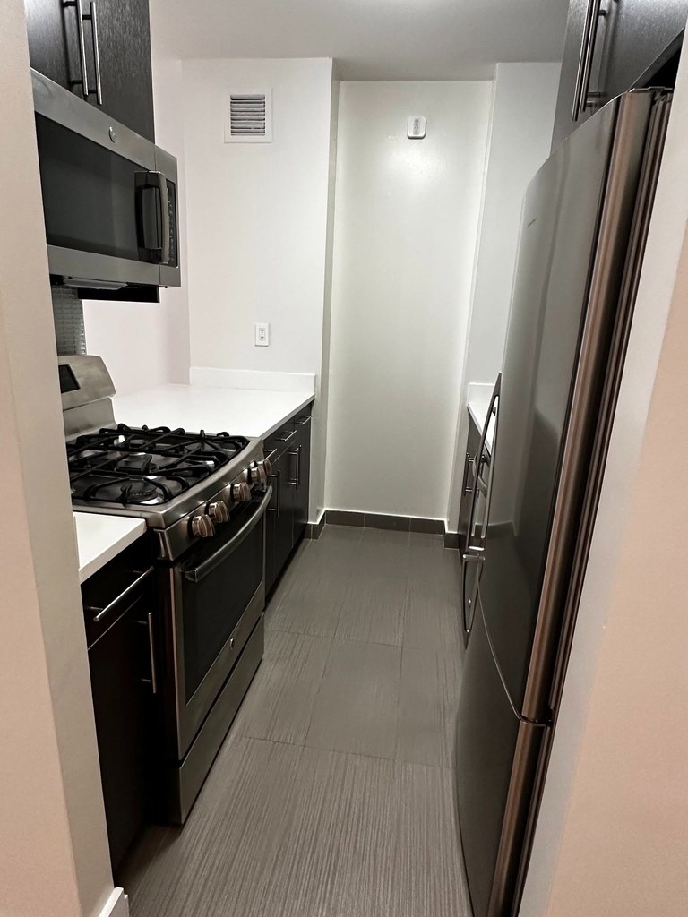 West 53rd Street - Photo 7