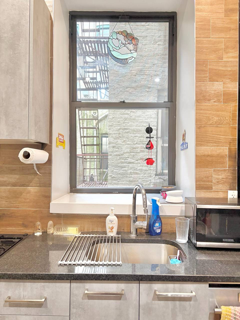 210 Humboldt Street - Photo 3