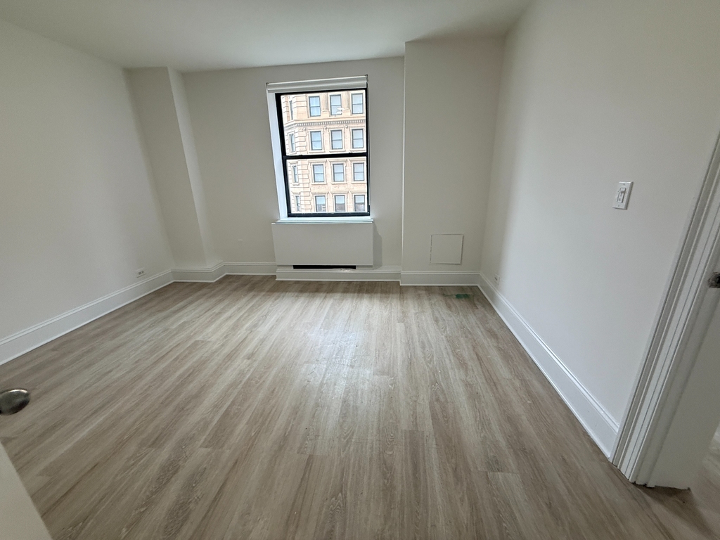 West 34th Street - Photo 5