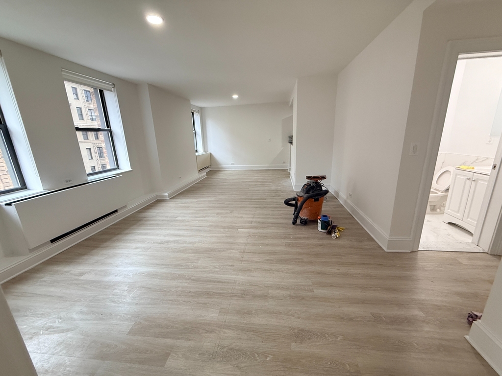 West 34th Street - Photo 3
