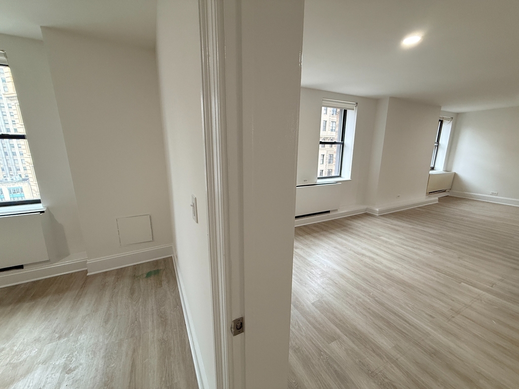 West 34th Street - Photo 0