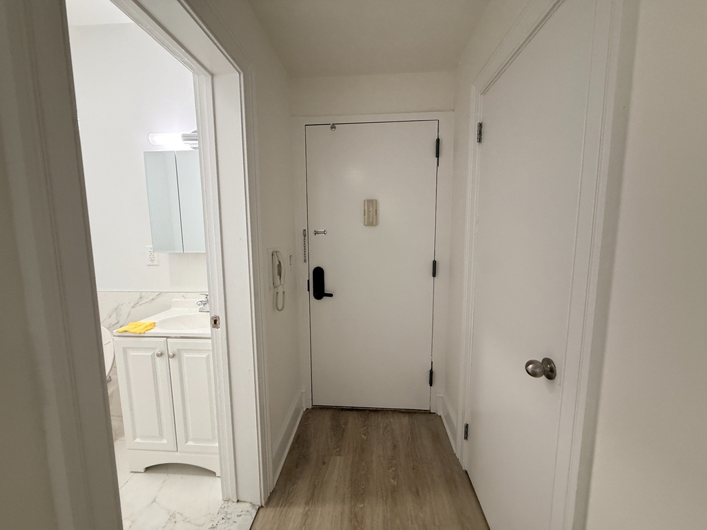 West 34th Street - Photo 12