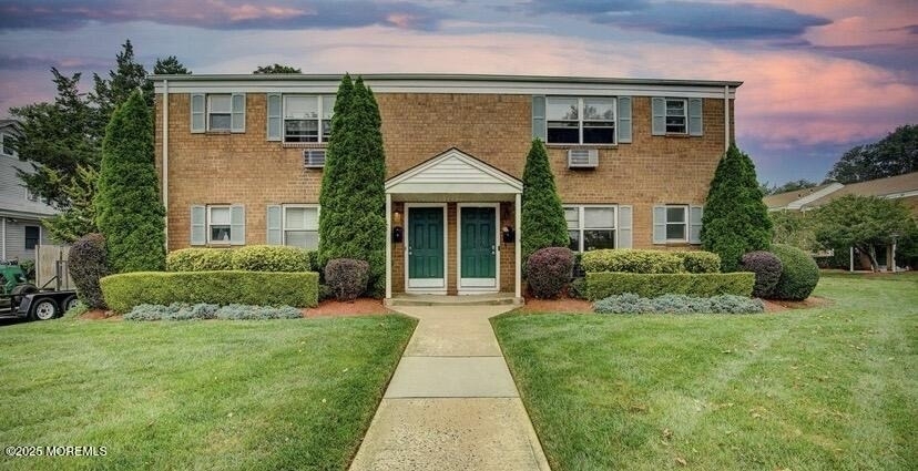 728 Greens Avenue - Photo 0