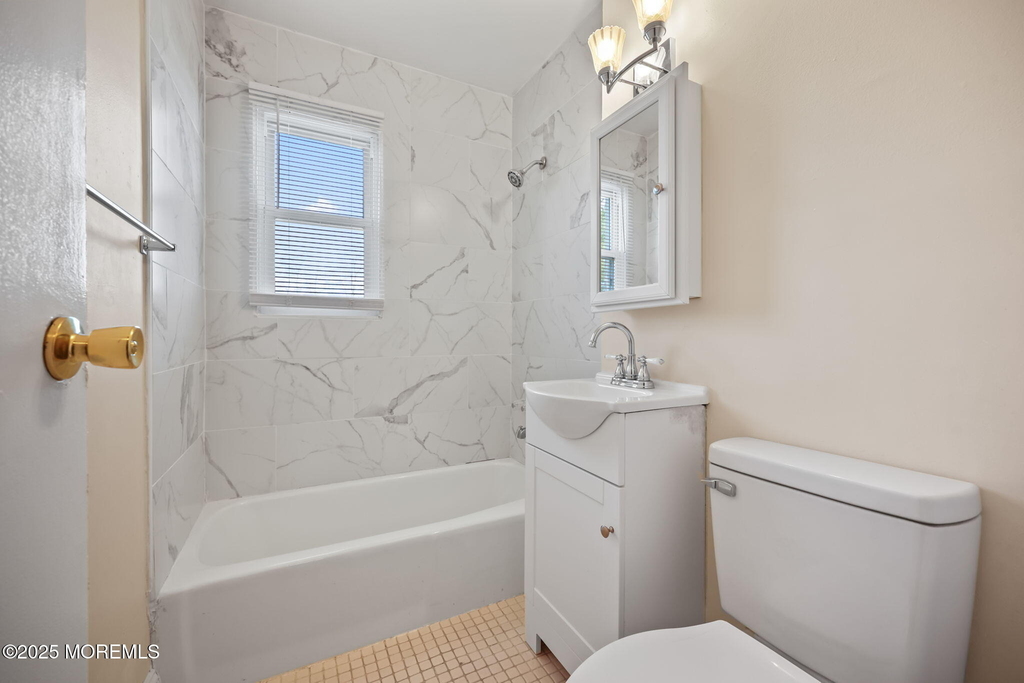 175 Buckelew Avenue - Photo 15