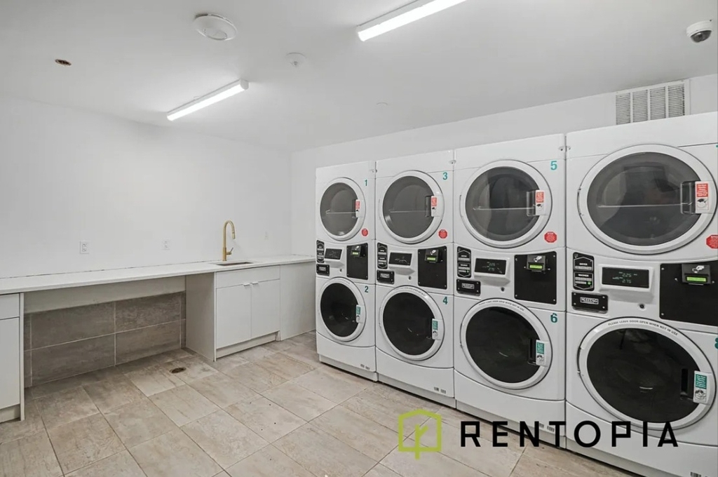 411 Meeker Avenue - Photo 9