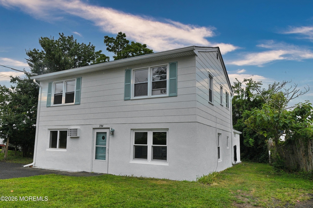 704 Mount Place - Photo 0