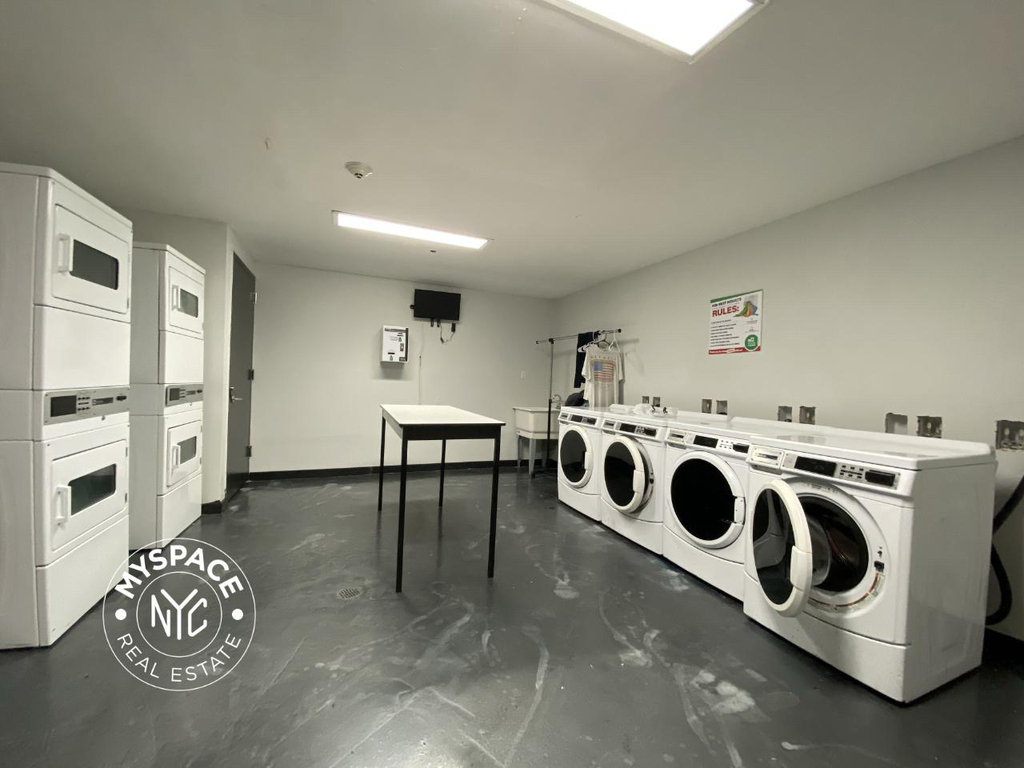 167 Graham Avenue - Photo 10