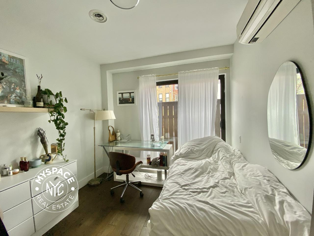 167 Graham Avenue - Photo 6