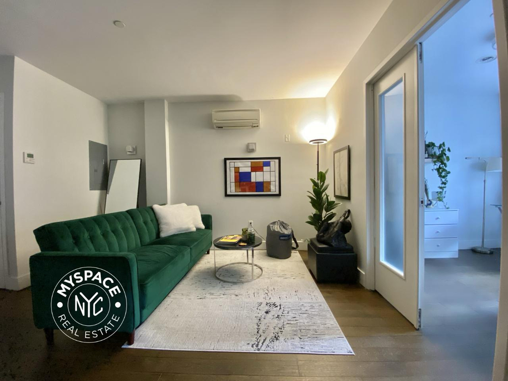 167 Graham Avenue - Photo 0