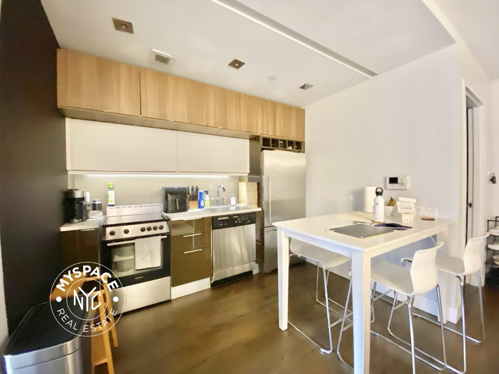 167 Graham Avenue - Photo 3