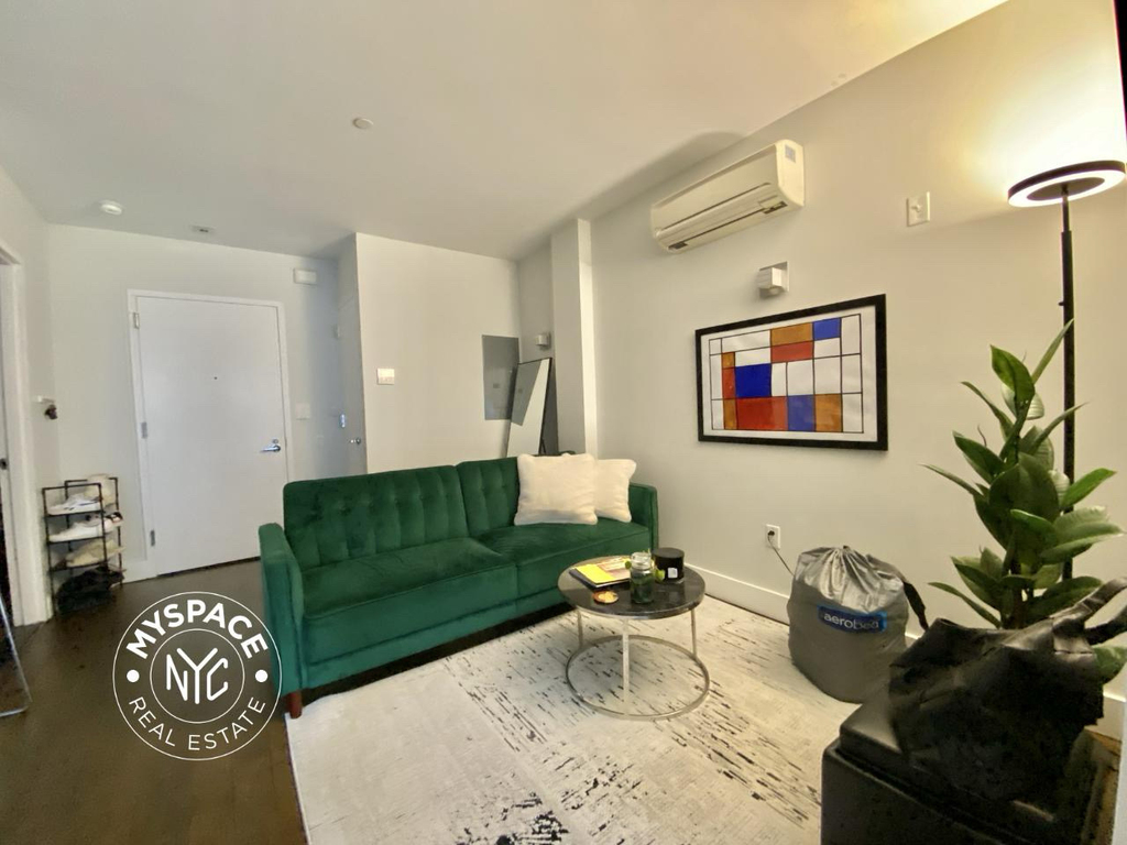167 Graham Avenue - Photo 1