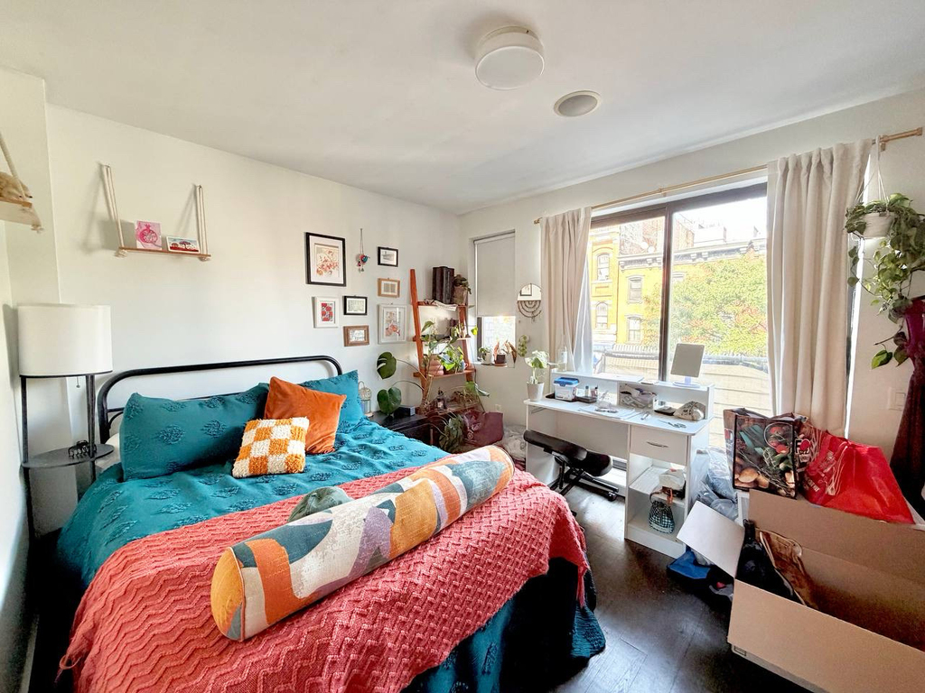167 Graham Avenue - Photo 3