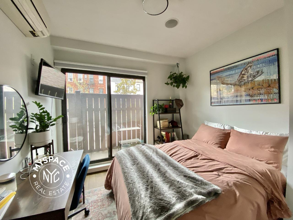 167 Graham Avenue - Photo 4