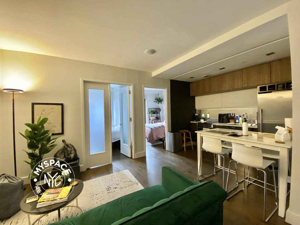 167 Graham Avenue - Photo 2