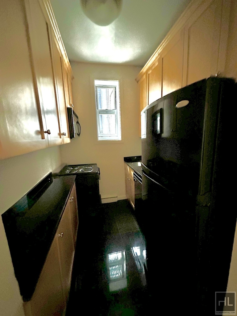 West 73 Street - Photo 3