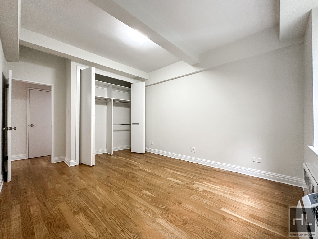 West 16 Street - Photo 2