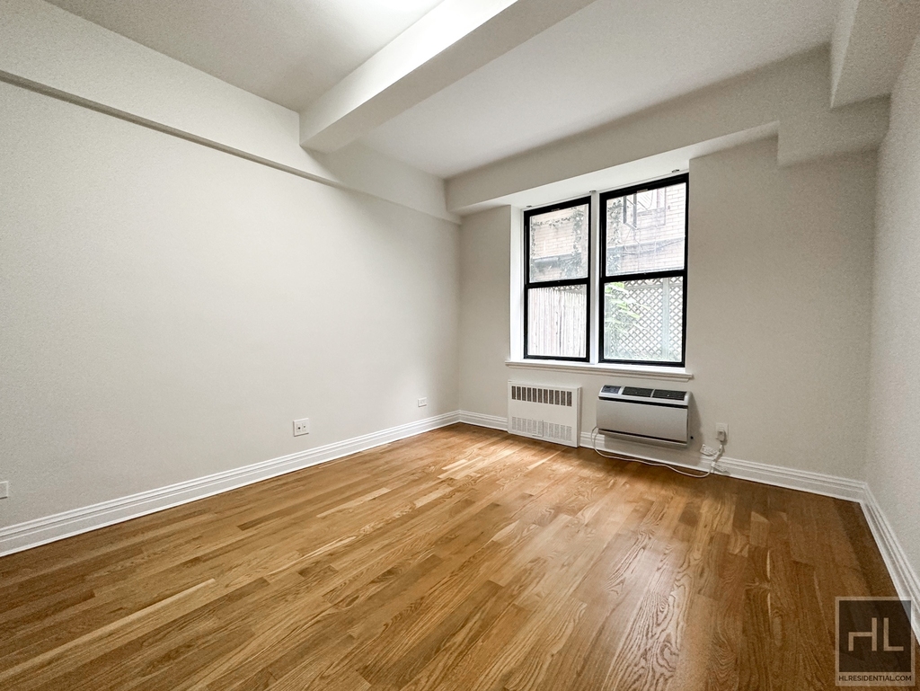 West 16 Street - Photo 1
