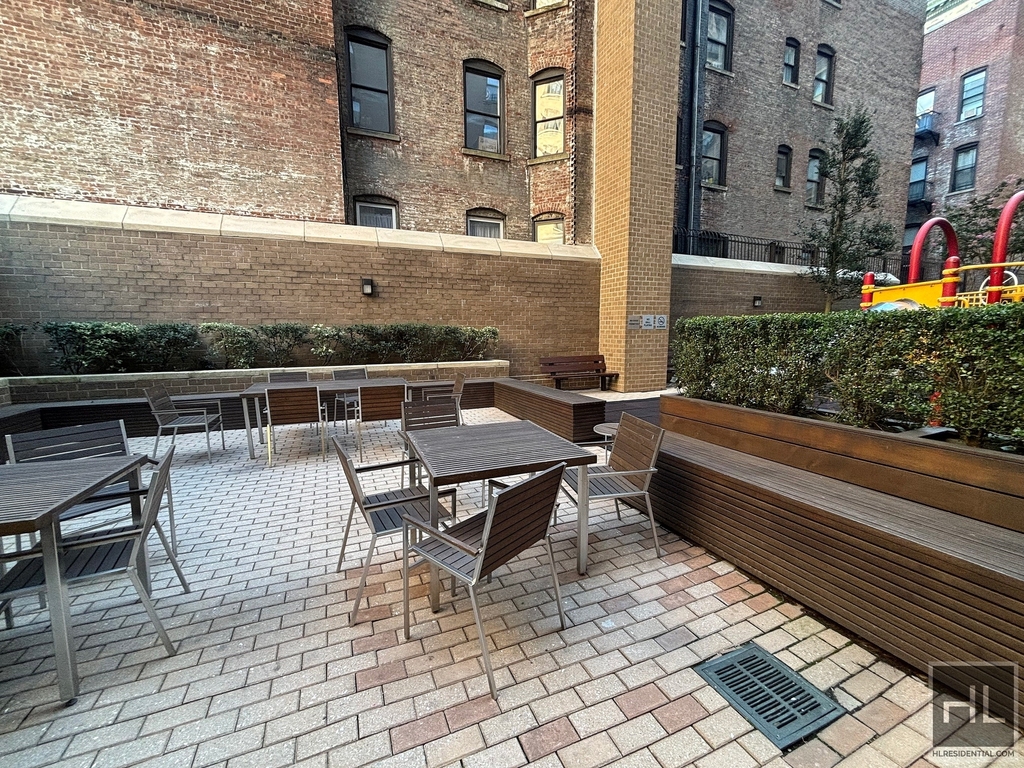 West 87th Street - Photo 7
