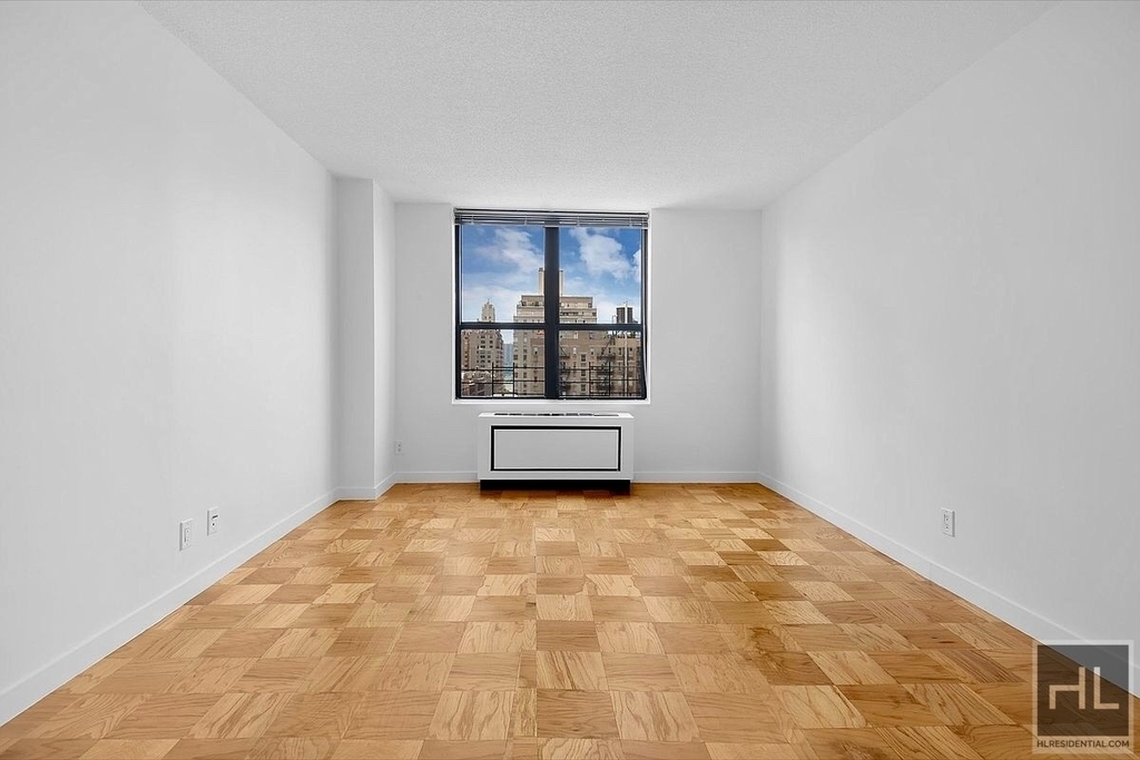 West 87th Street - Photo 2