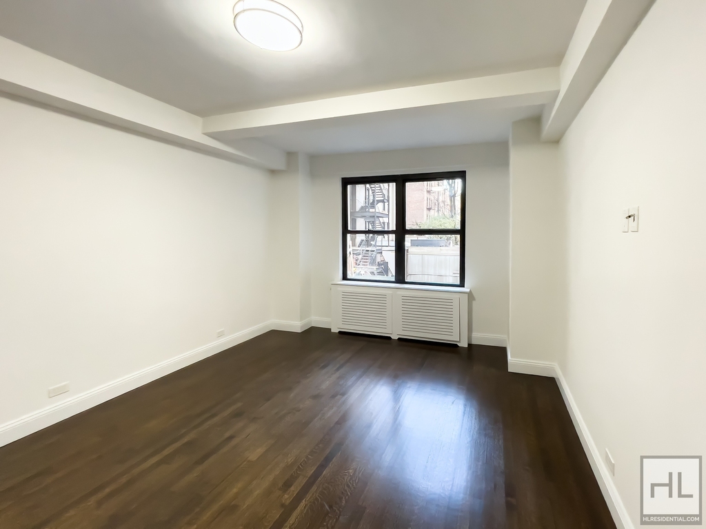 Fifth Avenue - Photo 3