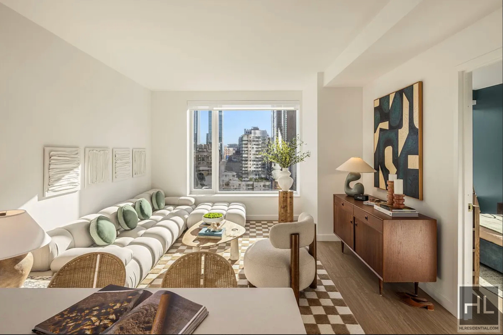 10th Avenue - Photo 0