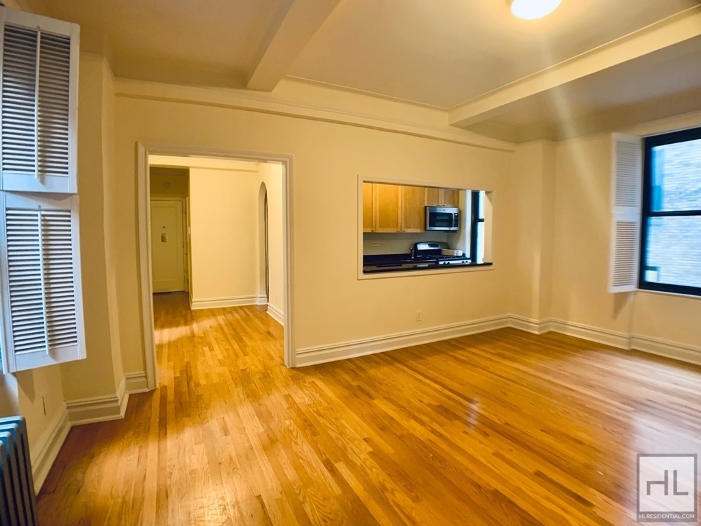 Second Avenue - Photo 1