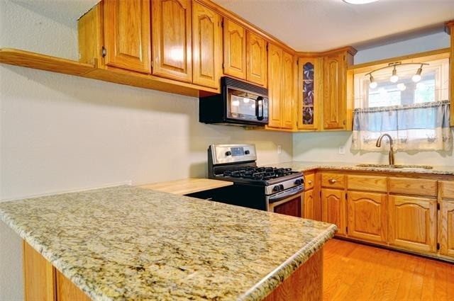 1110 Wade Hampton Street - Photo 8
