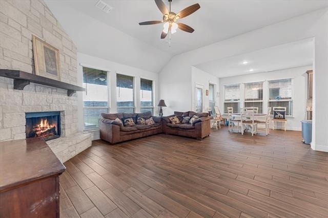 2760 Richard Street - Photo 3