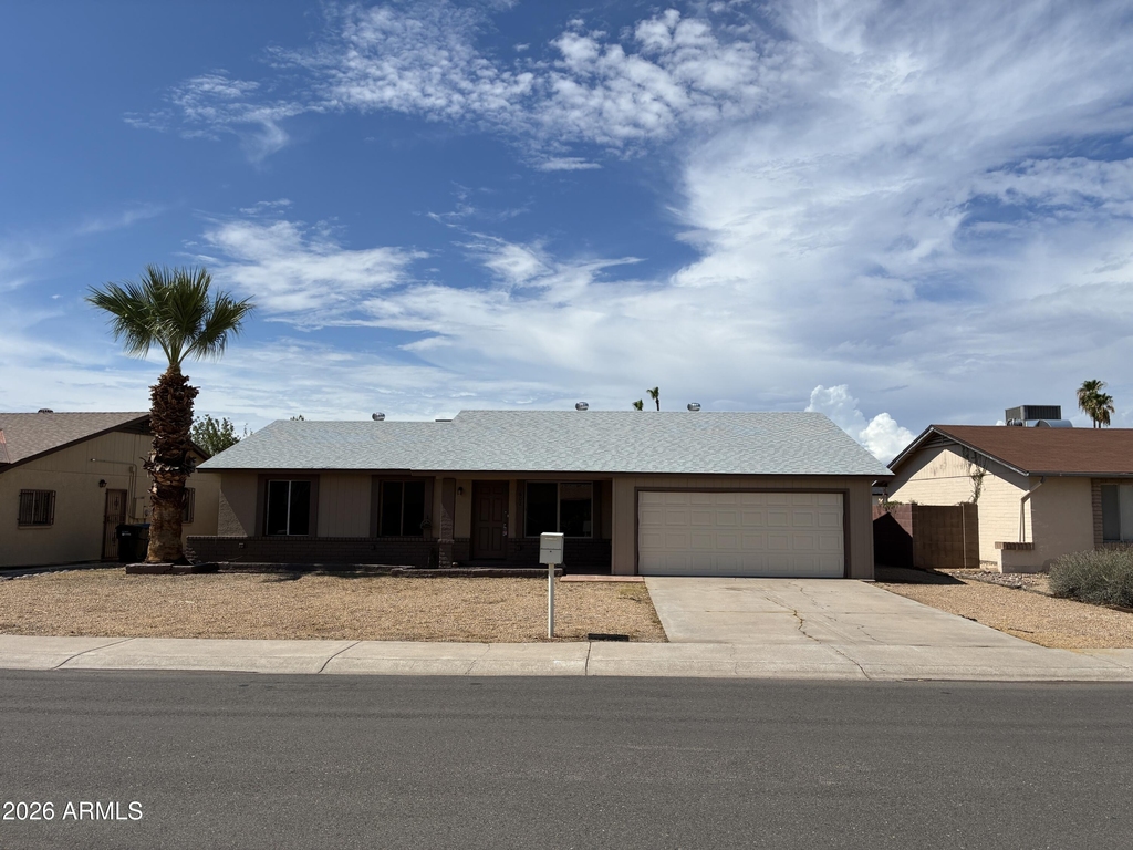602 W Wickieup Lane - Photo 0