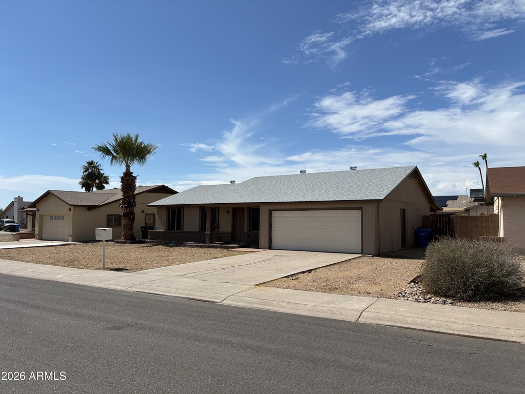 602 W Wickieup Lane - Photo 1