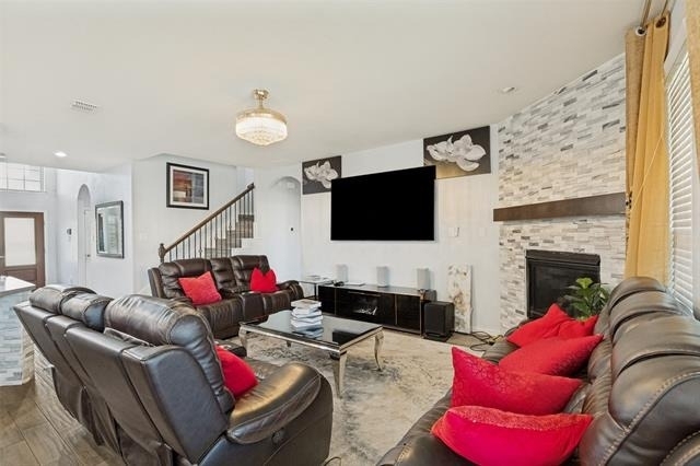 818 Blackhawk Drive - Photo 3
